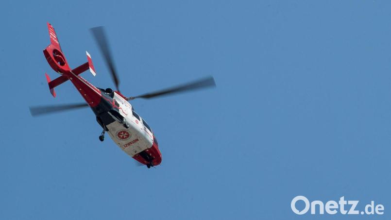 Mit lebensgefährlichen Verletzungen wurde der 14-jährige E-Scooter-Fahrer in eine Klinik geflogen. Symbolbild: Sebastian Gollnow/dpa