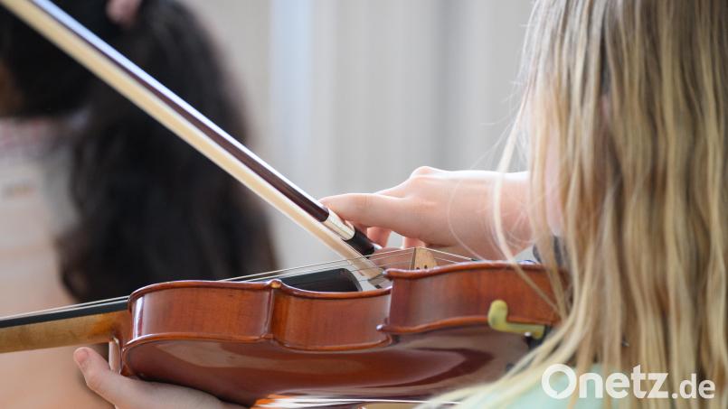 Die Städtische Sing- und Musikschule Sulzbach-Rosenberg feiert ihr 70-jähriges Jubiläum mit einer Festwoche. Symbolbild: Robert Michael/dpa