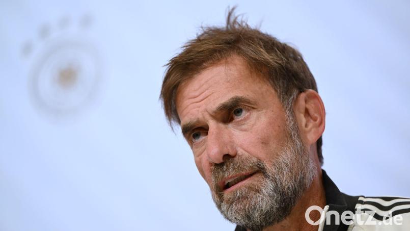 Jürgen Klopp kann das Abschlusstraining für die Partie in Griechenland mit allen 23 Spielern bestreiten. Bild: Sven Hoppe/dpa