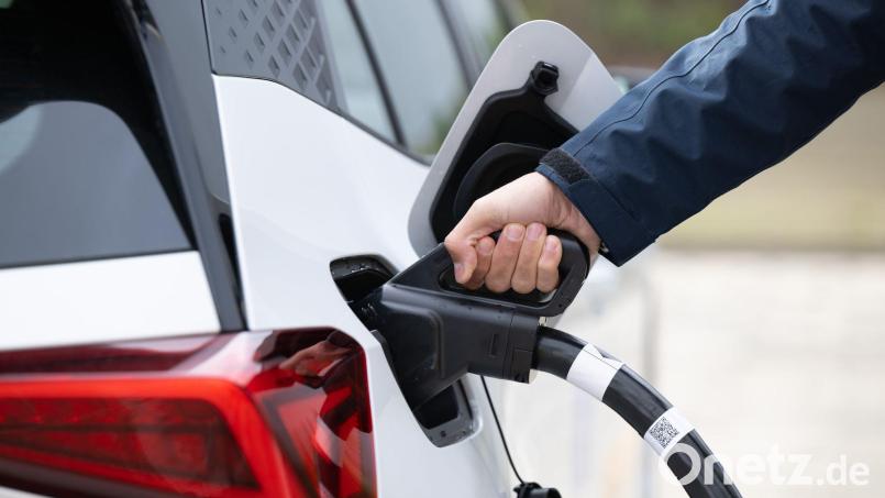 Inzwischen gibt es mehr als 200.000 öffentliche Ladepunkte für Elektroautos. (Archivbild) Bild: Sebastian Kahnert/dpa