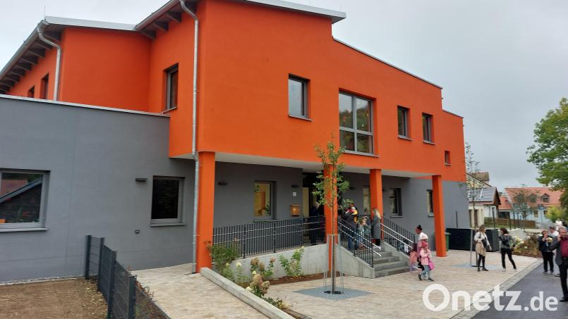 Das Farbkonzept der neuen Kindertagesstätte in Königstein ist eine Einladung. Zudem gibt es einen barrierefreien Zugang. Bild: mfh