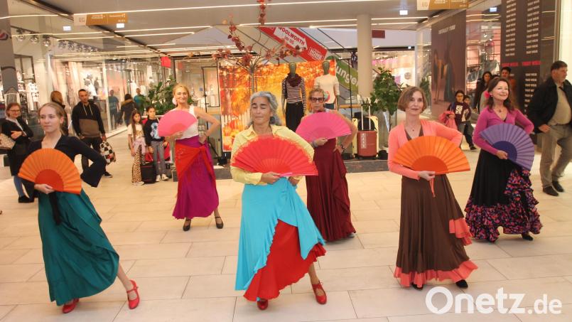 Die Tanzgruppe "Sarao Flamenco" bringt die vielseitige Ausdruckskraft des Flamencos auf die Bühne. Bild: Josef Pilfusek