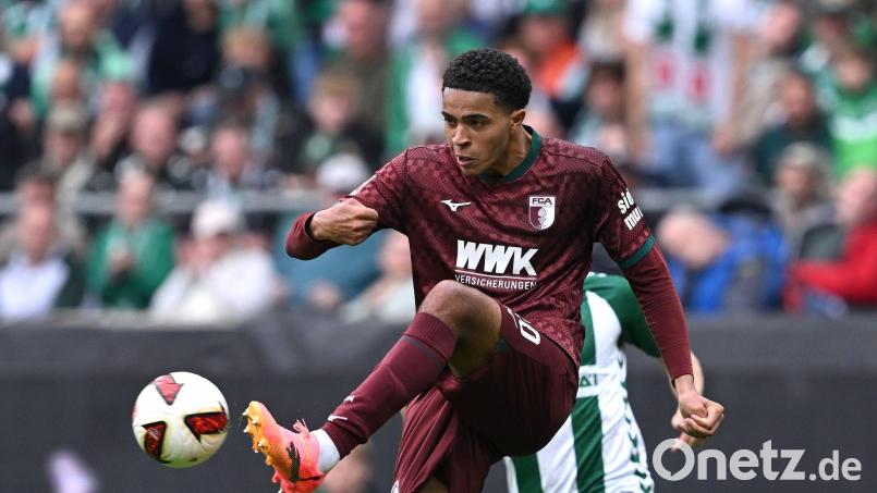 Noahkai Banks fällt beim FC Augsburg aus. (Archivbild) Bild: David Inderlied/dpa