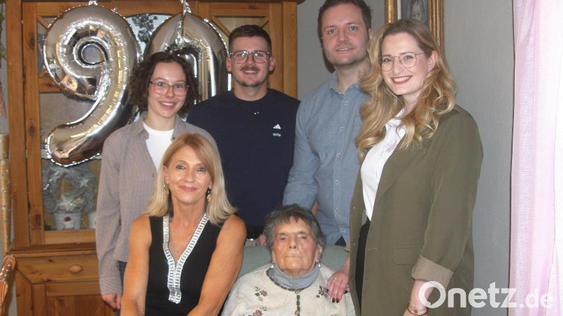 Am vergangenen Sonntag feierte die einstige Wondreberin Margaretha Schiener zusammen mit ihrer Familie in Tirschenreuth ihren 90. Geburtstag. Bild: Werner Robl