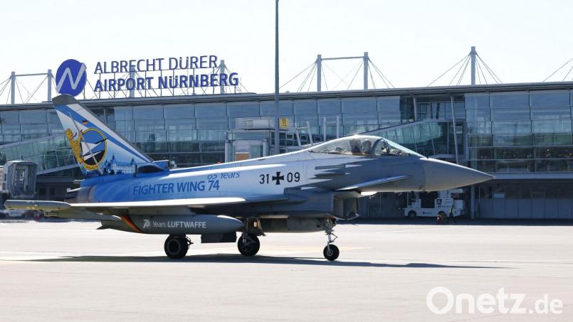 Eurofighter-Kampfjets der Luftwaffe trainieren derzeit am Flughafen Nürnberg die Zusammenarbeit mit zivilen Strukturen. Bild: Daniel Löb/dpa