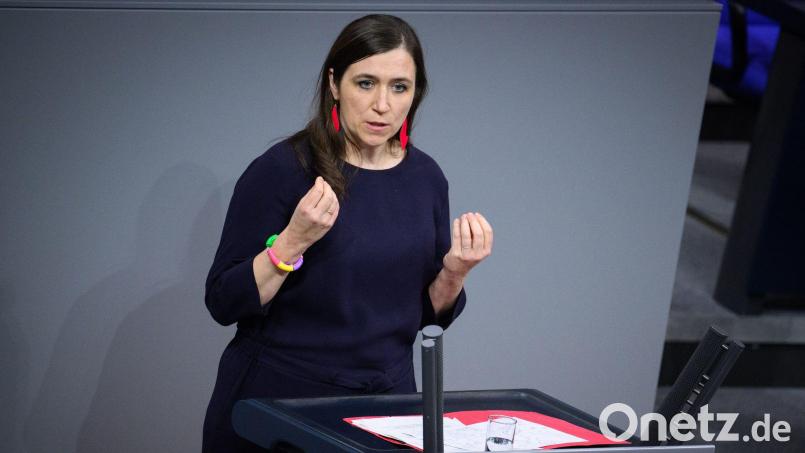 Die Grünen-Finanzpolitikerin Katharina Beck kritisiert den Stellenabbau. (Archivbild) Bild: Bernd von Jutrczenka/dpa
