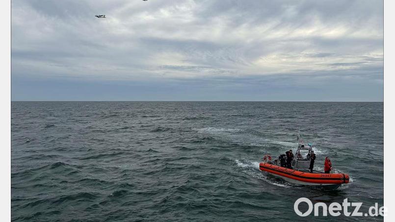 Die US-Küstenwache sucht vor der Ostküste nicht mehr nach den Passagieren eines vermissten Kleinflugzeuges. Bild: Uncredited/U.S. Coast Guard/AP/dpa