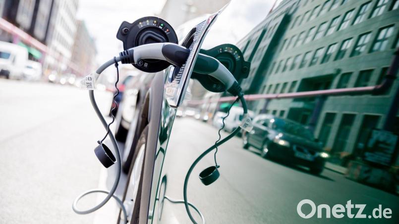 Bei chinesischen Plug-in-Hybriden wittern die SPD-Ministerien Wettbewerbsverzerrung. (Illustration) Bild: Christoph Soeder/dpa
