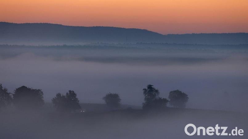Die Woche startet herbstlich mit Nebel. (Archivbild) Bild: Karl-Josef Hildenbrand/dpa