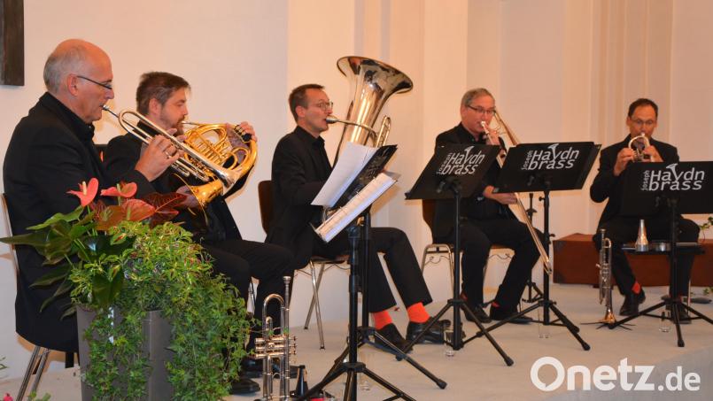 Im September 2022 gastierte das Ensemble Joseph Haydn Brass (Bild) schon einmal im Festsaal des Schlosses Fockenfeld. Am 10. Oktober diesen Jahres kommen die fünf Musiker aus dem Burgenland erneut nach Fockenfeld und gegen ein Benefizkonzert. Erneut verspricht das Konzert ein musikalischer Hochgenuss zu werden. Archivbild: Josef Rosner