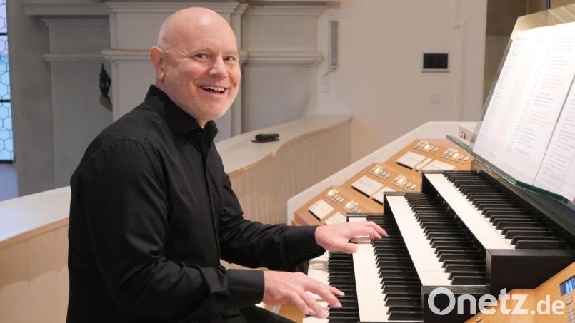 Patrick Gläser war am Samstag mit „Best of Orgel rockt“ in der Erbendorfer Pfarrkirche Mariä Himmelfahrt zu Gast. Bild: Julia Benkhardt