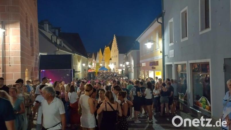 Erst am Abend füllten sich die Straßen mit Besuchern. Archivbild: Stefanie Swann