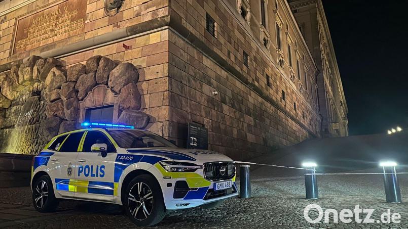 Am Königsschloss in Stockholm war die Polizei im Einsatz. Bild: Steffen Trumpf/dpa