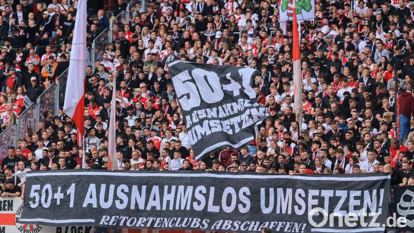 Die Meinung vieler Fans zur 50+1-Regel ist klar. (Archivbild) Bild: Jan Woitas/dpa