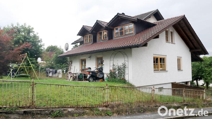 In dem Haus soll der Angeklagte zwei Nachbarinnen und einen Nachbarn getötet haben. (Archivbild) Bild: Christine Vincon/dpa