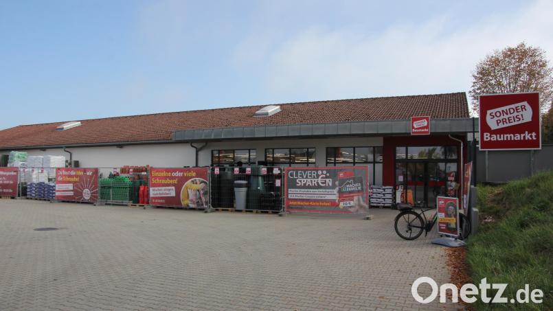 An der Äußeren Regensburger Straße in Tirschenreuth eröffnet ein neuer "Sonderpreis Baumarkt". Bild: Konrad Rosner
