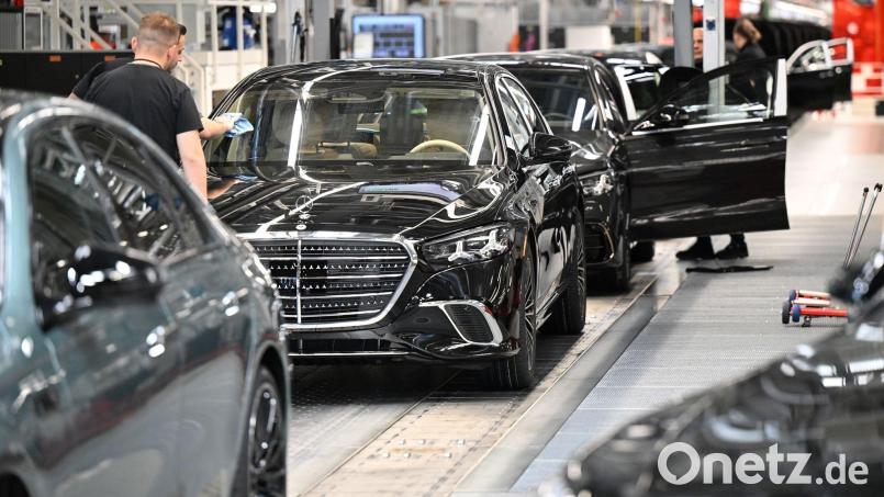 Mercedes-Benz hat im dritten Quartal weniger Autos verkauft. (Archivbild) Bild: Bernd Weißbrod/dpa