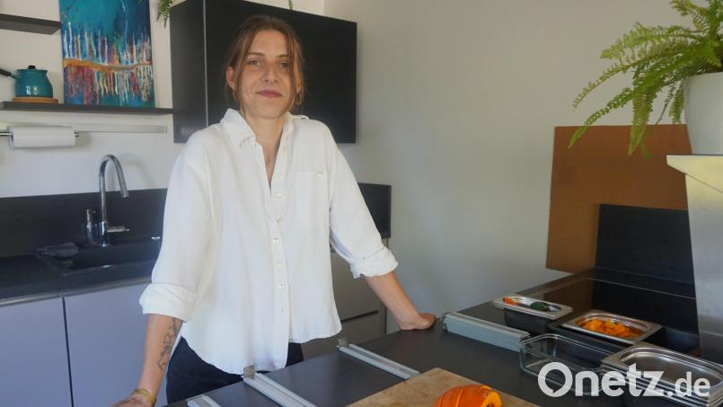 Die 30-jährige Caroline Reiche aus Amberg hat das Start-up "Schnittknecht" gegründet – während sie Mutter wurde. Bild: jut