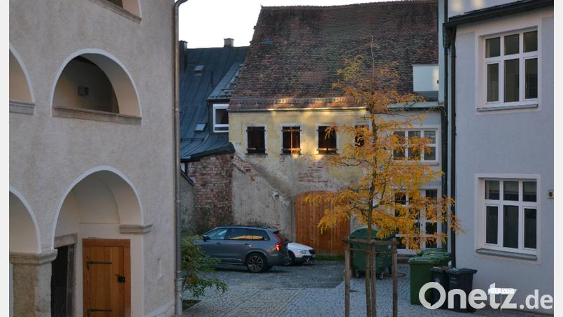 Der Zugang zur Vinothek im Mehler-Stodl (Gebäude hinten) wäre von der Schmellerstraße, aber auch vom Maximilianplatz aus möglich. Bild: as