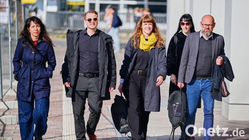 Eine Delegation der Berliner Linken traf sich im Haus der Statistik mit Vertretern von Grünen und SPD. Bild: Sebastian Christoph Gollnow/dpa