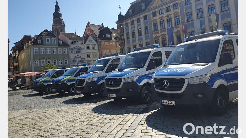 Die Polizei ist weiter auf der Suche nach Beweismitteln. (Archivbild) Bild: Pia Bayer/dpa