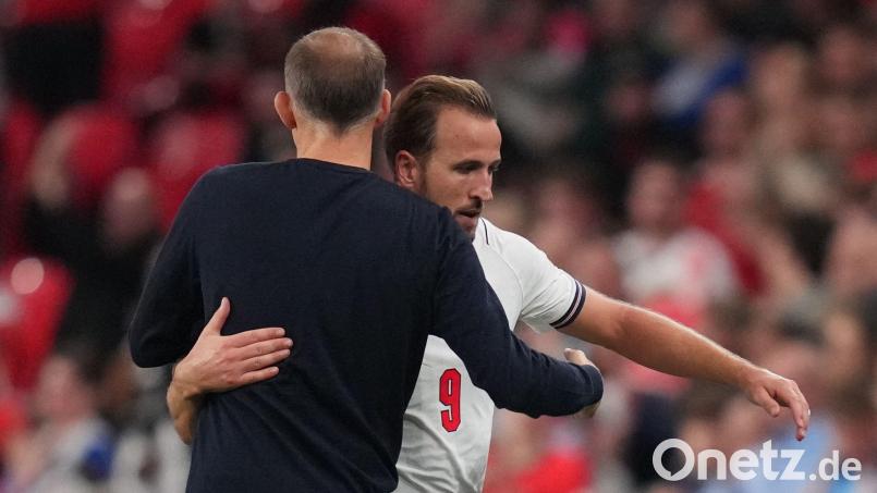 Von seinem Trainer Thomas Tuchel (l) bekam Harry Kane nach seinem Rekordspiel Lob. Bild: Kirsty Wigglesworth/AP/dpa