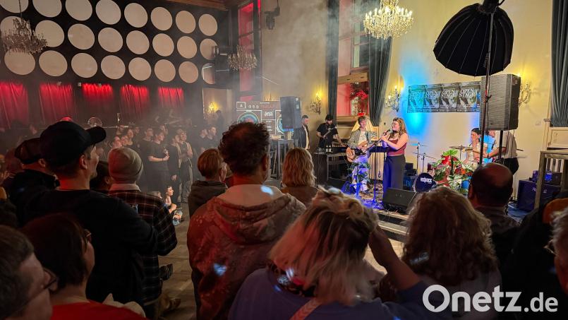 Beim Altstadtfest in Amberg am Freitagabend war der Casinosaal schon einmal die Heimat der Open Stage. Am Freitag, 16. Oktober, versuchen die Veranstalter ganz ohne großes Stadtfest den Sall voll zu bekommen. Archivbild: Petra Hartl
