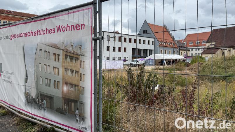 Am Donnerstag war Projektstart für den Spitalgraben. Hier entsteht bis zum Sommer 2028 der Neubau der Wohnungsbau Siedlungswerk Werkvolk eG auf dem Gelände des ehemaligen Bürgerspitals in Amberg. Bild: Petra Hartl