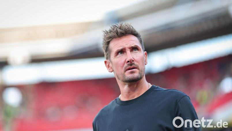 Trainer Klose und seine Nürnberger empfangen Wolfsburg zum Zweitliga-Spitzenspiel. (Archivbild) Bild: Daniel Karmann/dpa