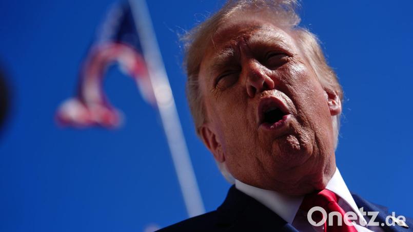 Trump will schon seit Wochen, dass alle „Superintelligenz“ statt KI sagen. Bild: Julia Demaree Nikhinson/AP/dpa