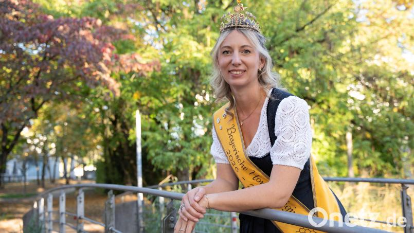 Seit dem 13. September darf sich Ramona Spitzner als bayerische Honigkönigin bezeichnen. Bild: Gabi Schönberger