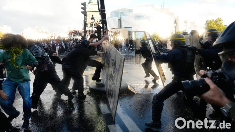 Die Schulproteste in Frankreich dauern an. Bild: Teresa Suarez/AP/dpa