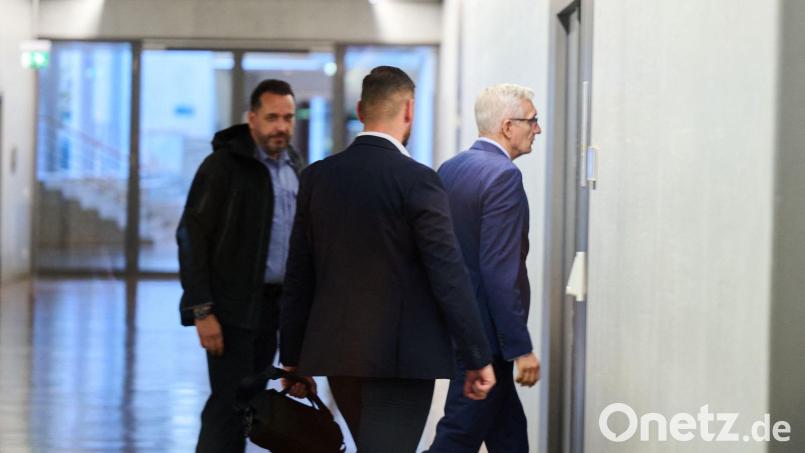Im geheim tagenden Parlamentarischen Kontrollgremium (PKGr) des Bundestages wurde BND-Präsident Martin Jäger am Mittwoch zu den Spionagevorwürfen gegen den früheren Präsidenten des Bundesnachrichtendienstes, August Hanning, befragt. Bild: Annette Riedl/dpa