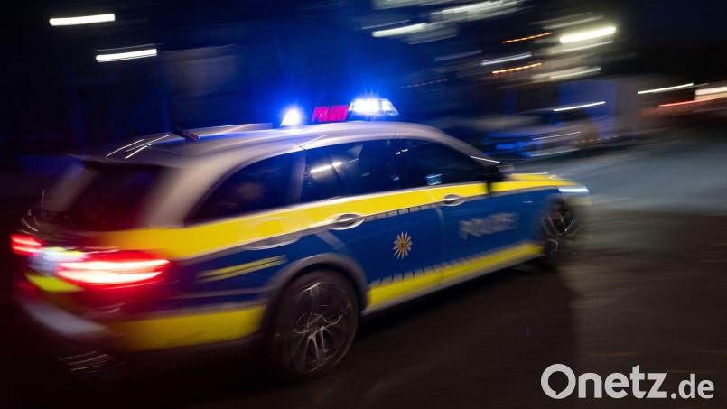 Die Polizei verfolgte den Motorradfahrer durch ein Industriegebiet. (Symbolbild) Bild: Marijan Murat/dpa