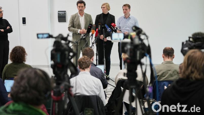 Vertreter von SPD, Linken und Grünen in Berlin beraten über die Chancen einer Regierungsbildung. Bild: Sven Kaeuler/dpa