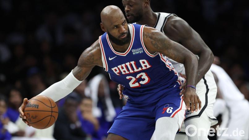 LeBron James erzielte bei seinem Debüt für die Philadelphia 76ers in 18 Minuten Spielzeit zehn Punkte. Bild: Pamela Smith/FR172156 AP/AP/dpa