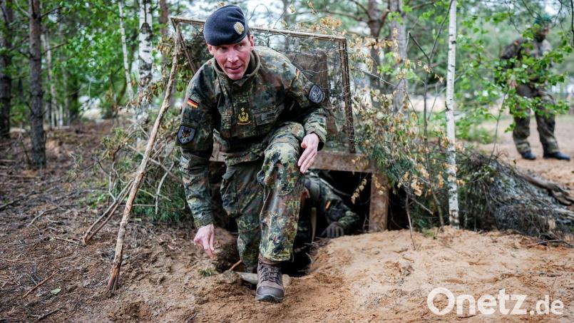 Heeresinspekteur Christian Freuding will das Heer mit kostengünstigen Marschflugkörpern für den Masseneinsatz ausstatten. (Archivbild) Bild: Kay Nietfeld/dpa