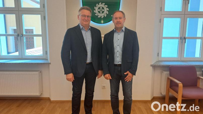 Bürgermeister Adolf Hammer (links) wurde von der Schulverbandsversammlung zum Vorsitzenden gewählt, Josef Pretzl zum Stellvertreter Bild: Elfriede Weiß