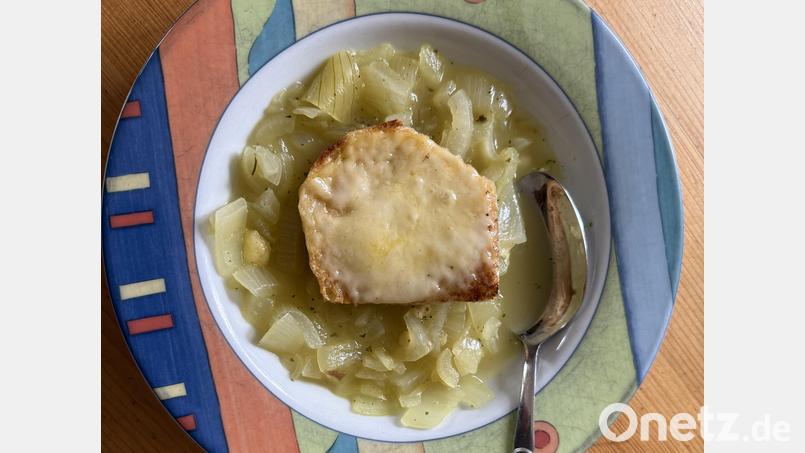 Ja nach Käsemenge verändert sich auch der Charakter der Zwiebelsuppe. Von leicht überbacken bis zu einer kräftigen, dominanten Käsekruste reicht die Variationsmöglichkeit. Bild: Ilse Hauer