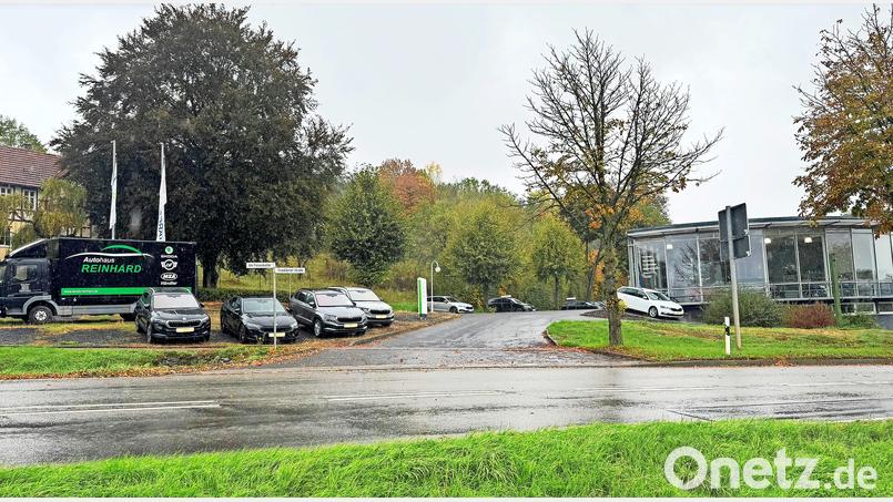Am 5. Oktober musste das Autohaus Reinhard, Am Kies 6, in Buttlar Insolvenz anmelden – die Hintergründe führen ins Fichtelgebirge. Bild: Stefan Sachs