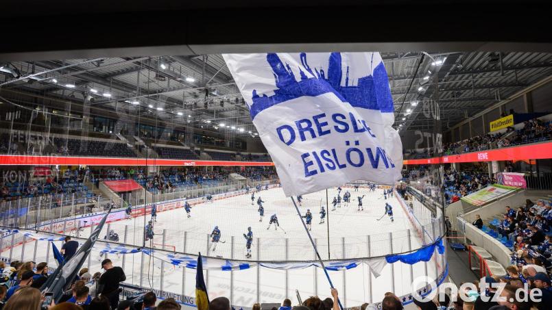 Die Joynext Arena der Eislöwen musste nach einem Alarm evakuiert werden. (Archivbild) Bild: Robert Michael/dpa