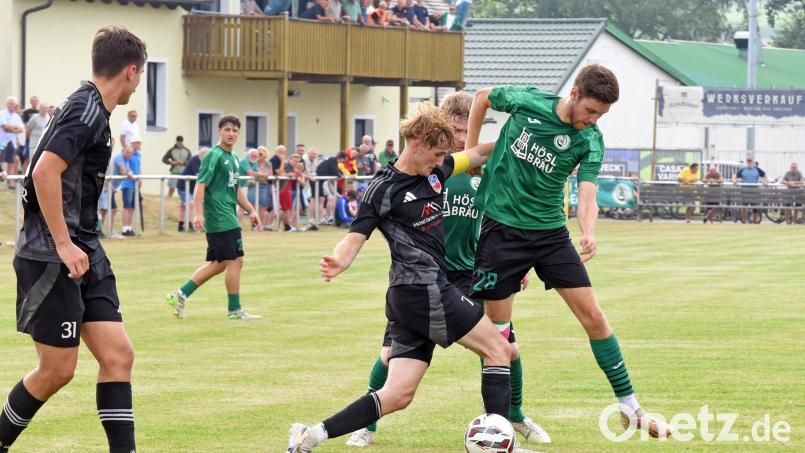 Der SV Mitterteich muss am Samstag in Kirchenlaibach auf Urlauber Jakub Nedbaly (grünes Trikot) verzichten. Bild: Rudi Gebert