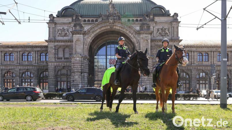 Vor allem am Nelson-Mandela-Platz nahe dem Nürnberger Hauptbahnhof war die Polizei zuletzt verstärkt präsent. (Archivbild) Bild: Daniel Löb/dpa