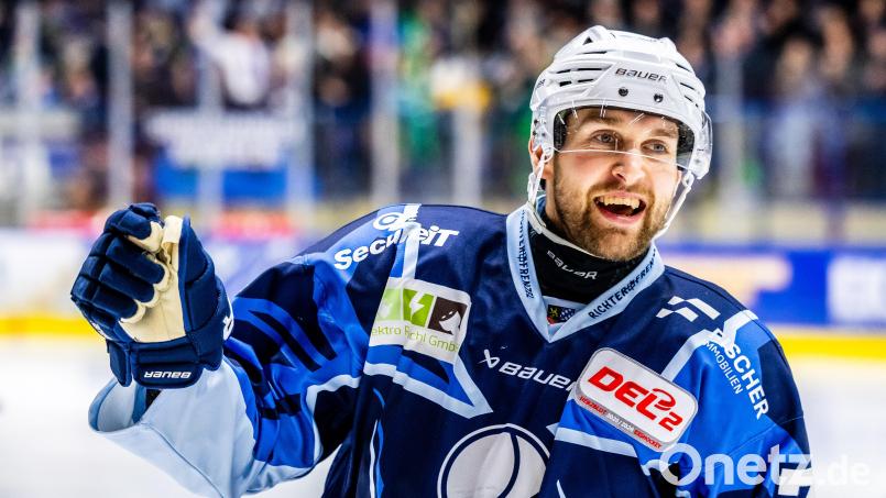 Das war's: Nach über vier Jahren verlässt Luca Gläser die Blue Devils Weiden kurz nach Saisonstart und wechselt zu den Selber Wölfen. Ein Abschied mit Beigeschmack. Archivbild: Tobias Neubert