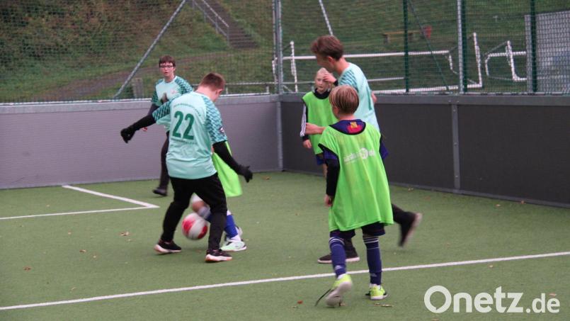 Seit 2022 hat das Team Bananenflanke Nordoberpfalz mit seinem innovativen Fußballprojekt speziell für Kinder mit geistiger Beeinträchtigung bei der DJK St. Martin eine neue Heimat gefunden. Hier wird nicht nur auf dem Soccer-Court Inklusion gelebt. Bild: Hans Prem