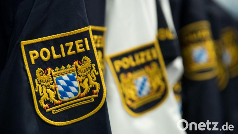Was ist mit den 2.000 versprochenen neuen Polizeistellen? Die SPD hat nachgefragt. (Illustration) Bild: picture alliance / Daniel Karmann/dpa