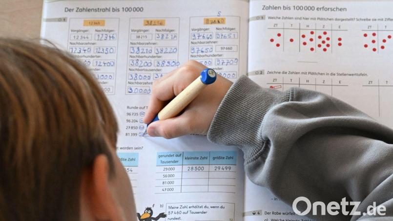Wenn das Konzentrieren schwerfällt, lassen die Leistungen im Unterricht oft nach. (Symbolbild) Bild: Bernd Weißbrod/dpa
