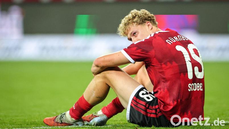 Der zweifache Torschütze Piet Scobel war nach dem 4:4 des 1. FC Nürnberg gegen den VfL Wolfsburg enttäuscht. Bild: Daniel Karmann/dpa