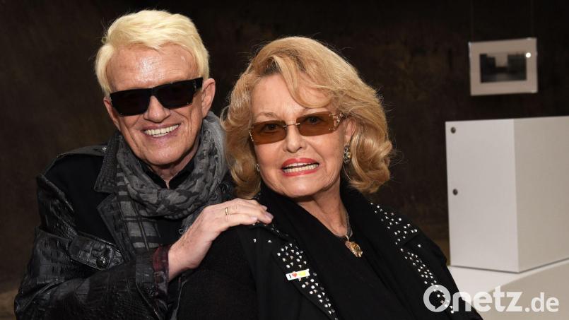 Heino (l.) versteigert 1.200 Erinnerungsstücke aus seiner Ehe mit Hannelore. (Archivbild) Bild: Horst Ossinger/dpa