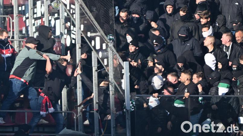 Durch die Ausschreitungen während des Rheinderbys kam es zu sechs Verletzten. Bild: Federico Gambarini/dpa